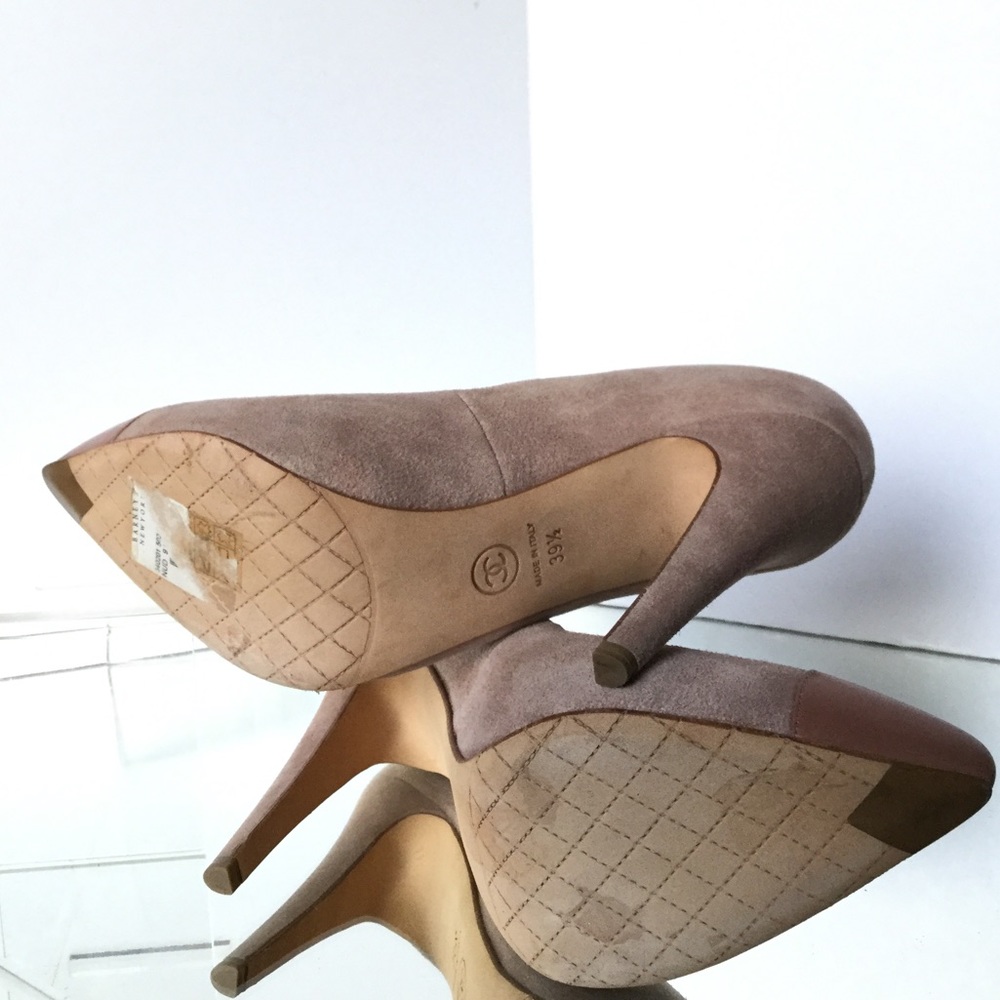 CHANEL Nude CC Logo Leather Cap Toe & Suede Pumps (Size 39.5) - Picture 7 of 8